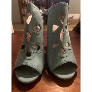 NWT Lane Bryant Women's Sweet Mint Sling Back Heels sz 11W 3 1/4" heel classic